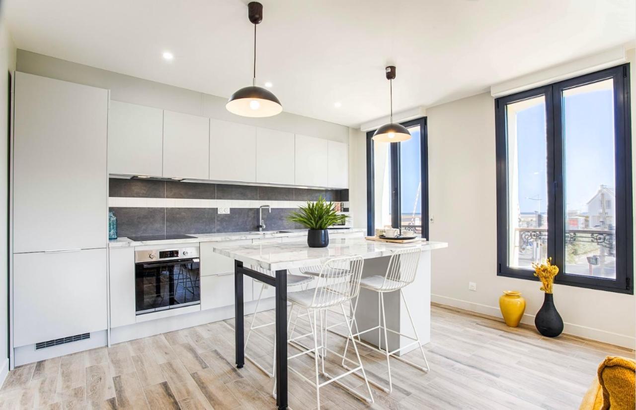 Residence La Vague- Appartements Grand Confort -Vue Mer - 2 A 6 Personnes Houlgate Bagian luar foto